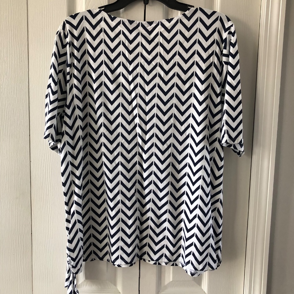 Womens' Top by Chicos, 3 (XL) , EUC, Chevron print - Picture 2 of 8